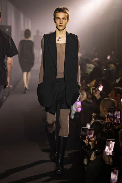 Look 32